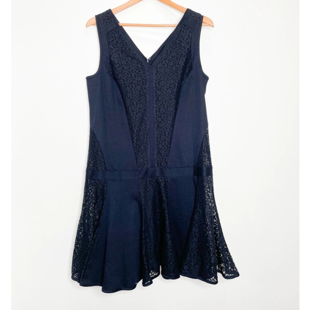 ANN TAYLOR NAVY BLUE DRESS WITH LACE V-NECK IN FRONT AND BACK.